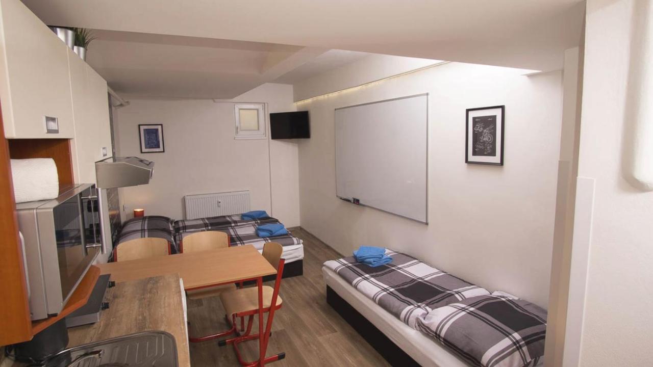 School - Your Unique Place In By Metro Vysehrad Apartmán