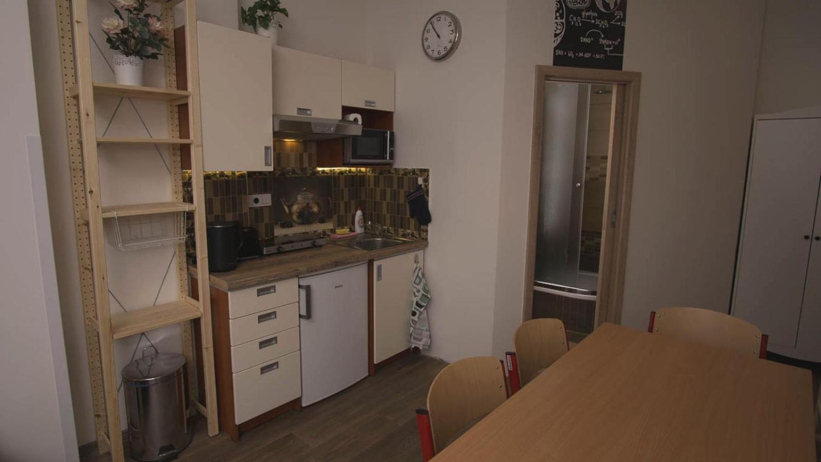 Apartmán School - Your Unique Place In By Metro Vysehrad *